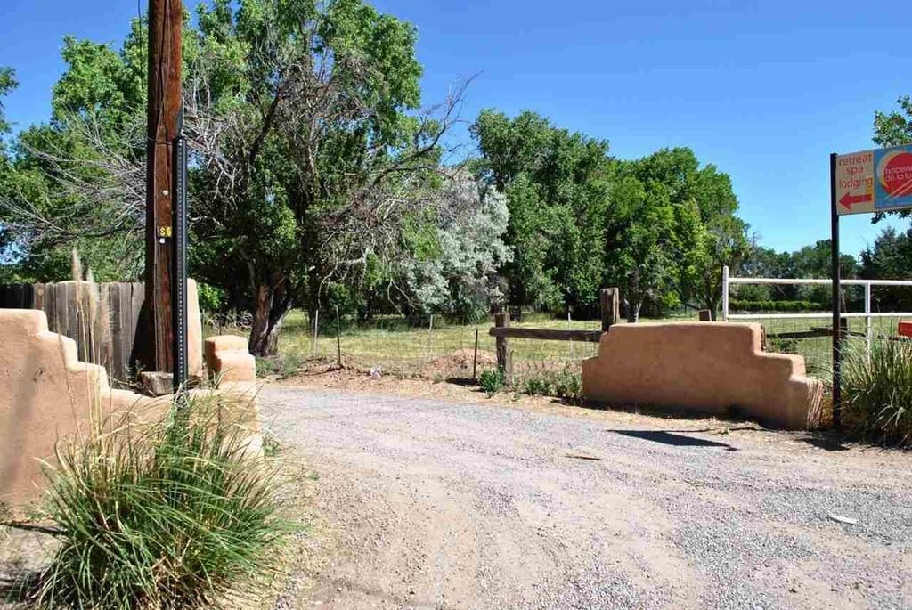 21 Baros Ln - Photo 3 of 13