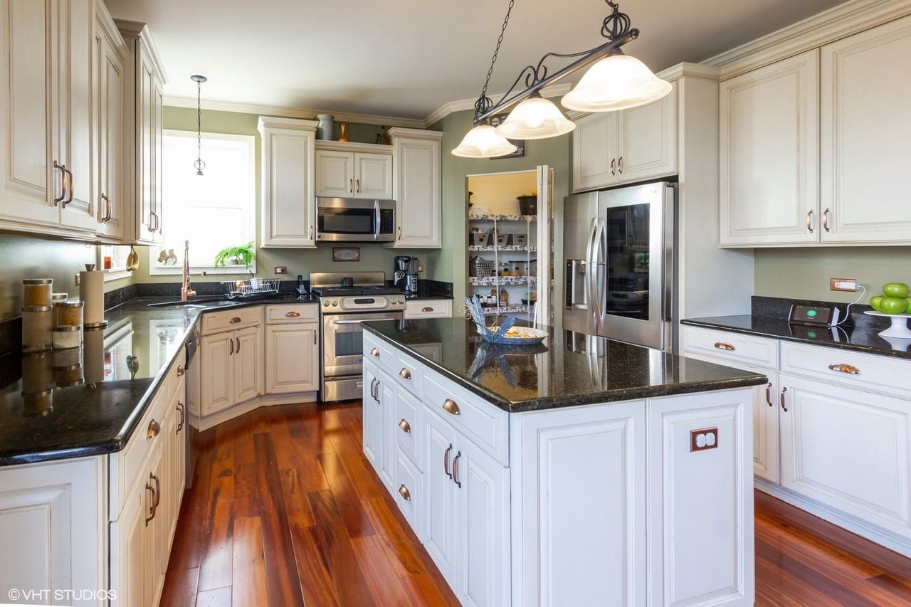 7517 Heatherstone Lane - Photo 3 of 27