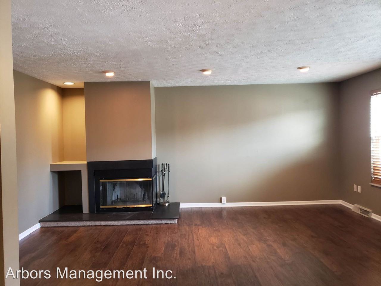 2748 Hunters Point Drive - Photo 3 of 15