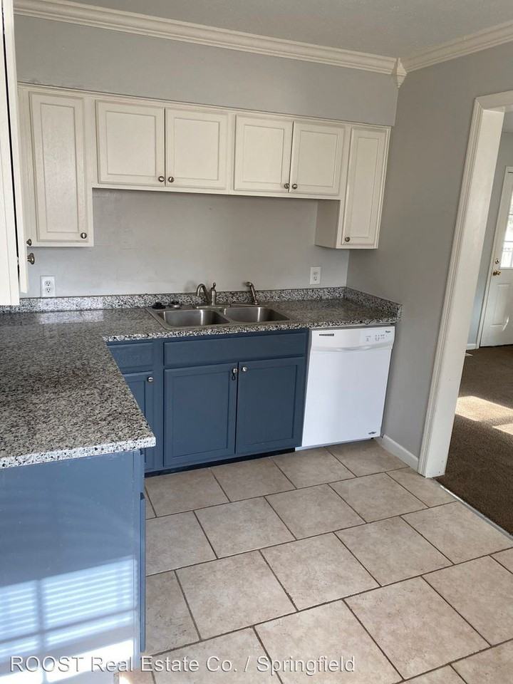 2212 Shawnee - Photo 3 of 17