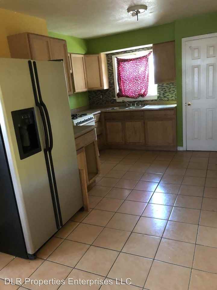 1542 E. 51st St. N. - Photo 3 of 7