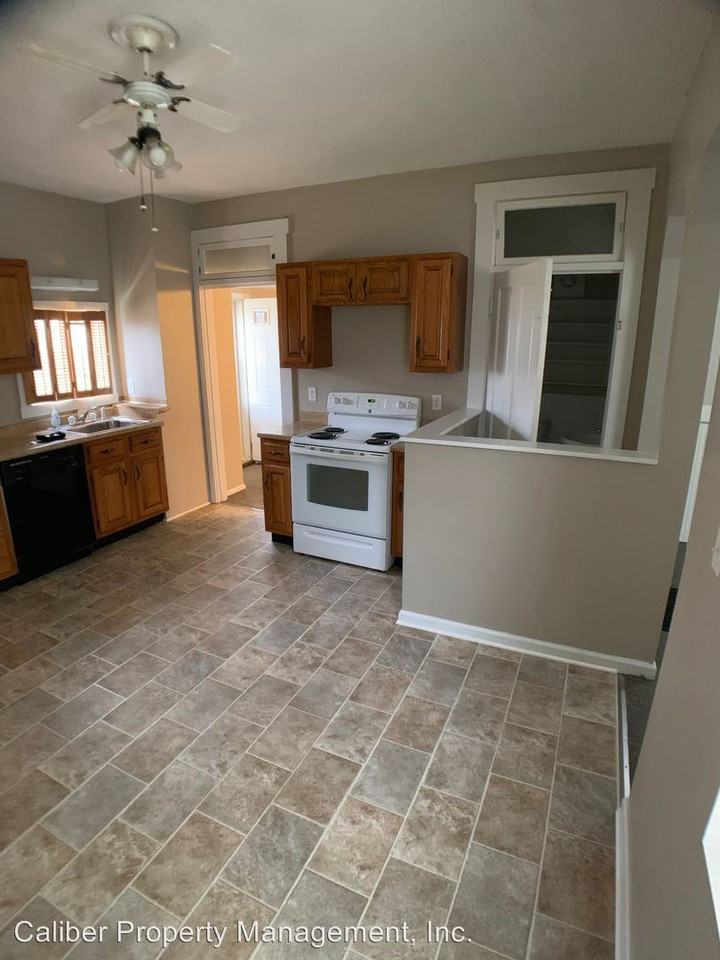 2040 Vermont Ave - Photo 3 of 21