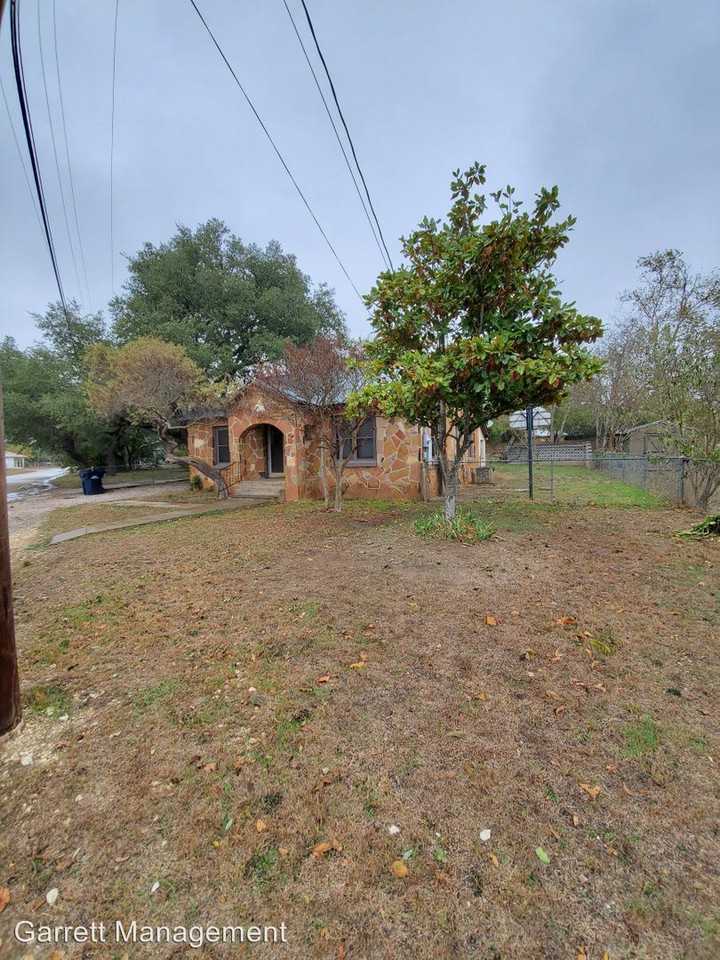 345 Hopewell Dr - Photo 2 of 13