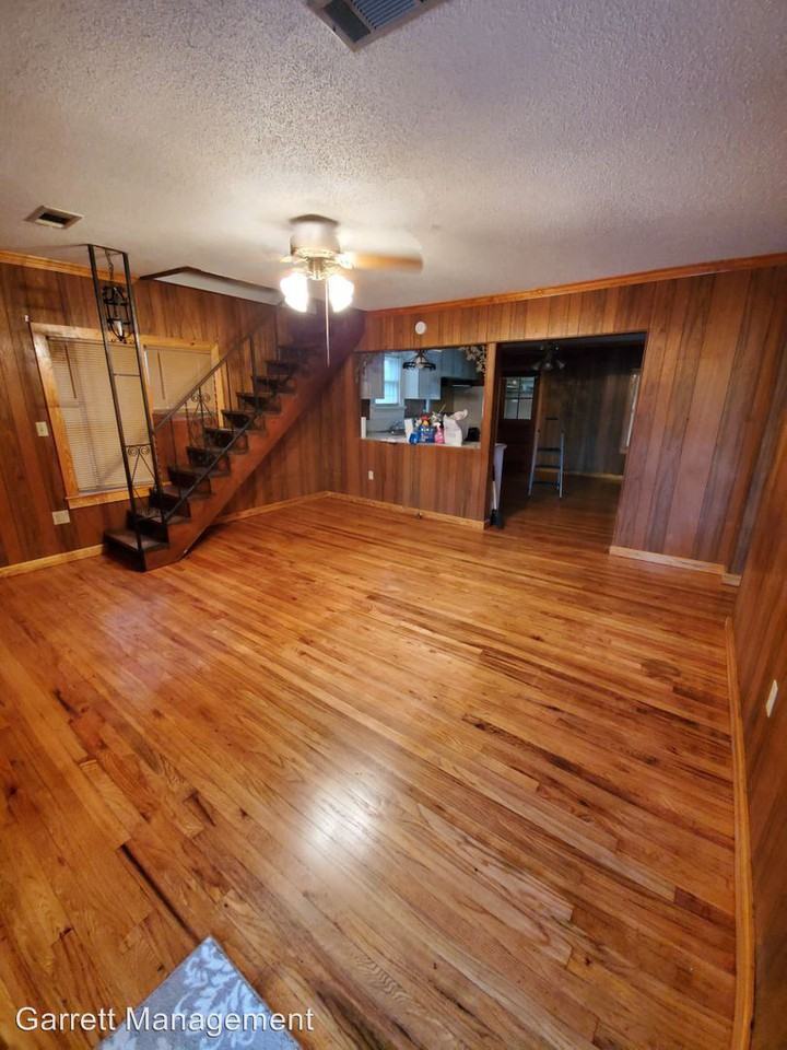 345 Hopewell Dr - Photo 3 of 13