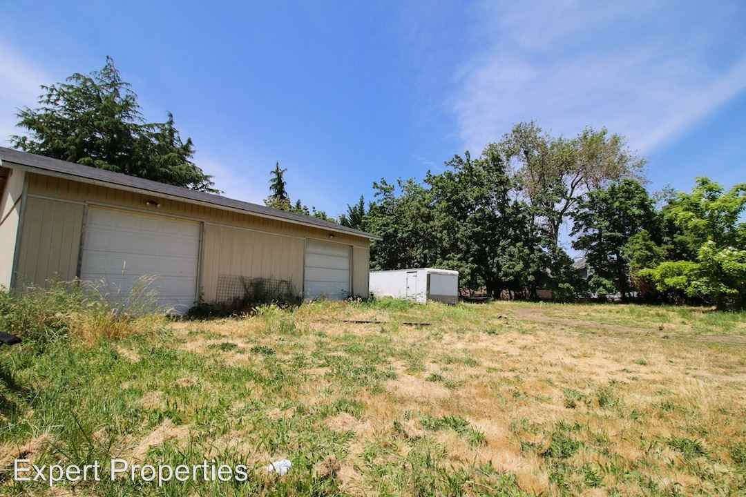 785 Bybee Drive - Bybee Storage - Photo 2 of 8