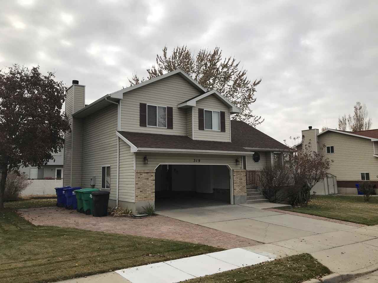 319 W 1375 N - Photo 2 of 23