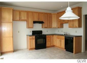 830 W Walnut Street 14 - Photo 2 of 7