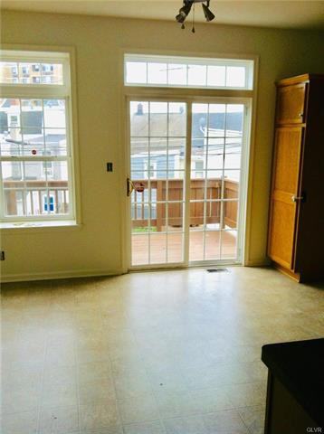 830 W Walnut Street 14 - Photo 3 of 7