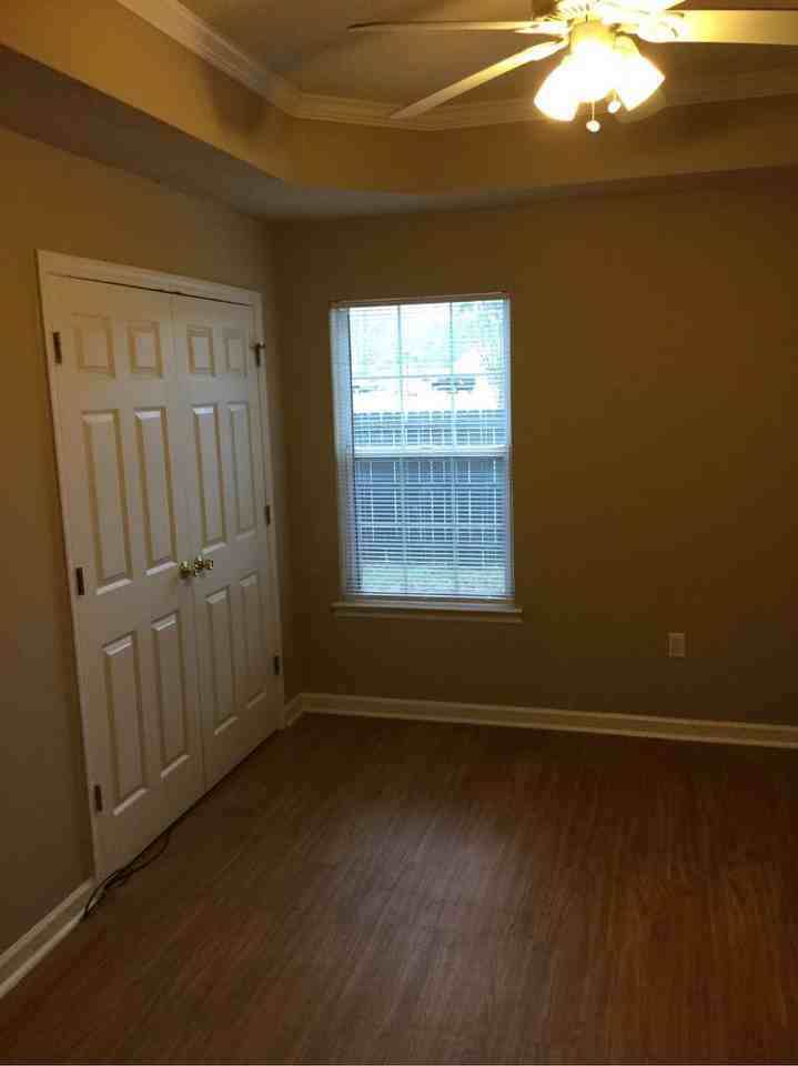 22 E. Dubois - 1d - Photo 3 of 9