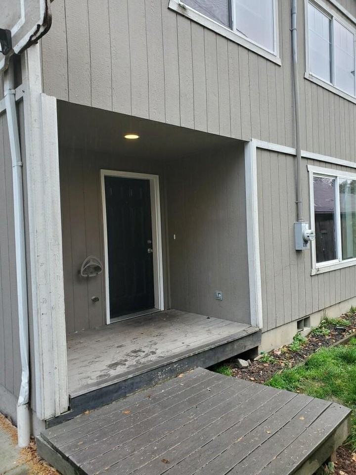 1135 Norway St Ne - Photo 2 of 21