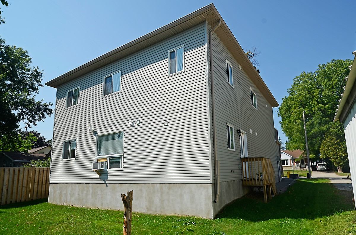 270 Garafraxa Street East #B - Photo 2 of 9