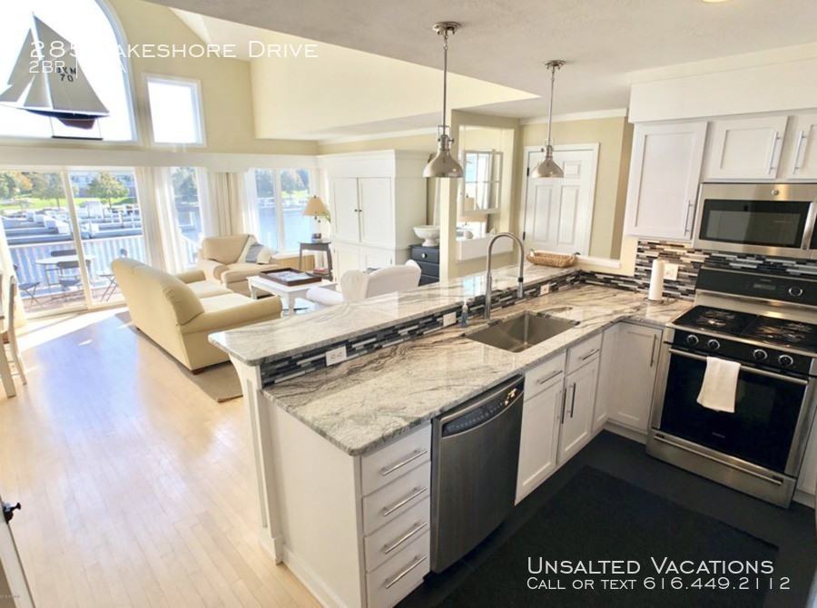 285 Lakeshore Drive - Photo 2 of 29