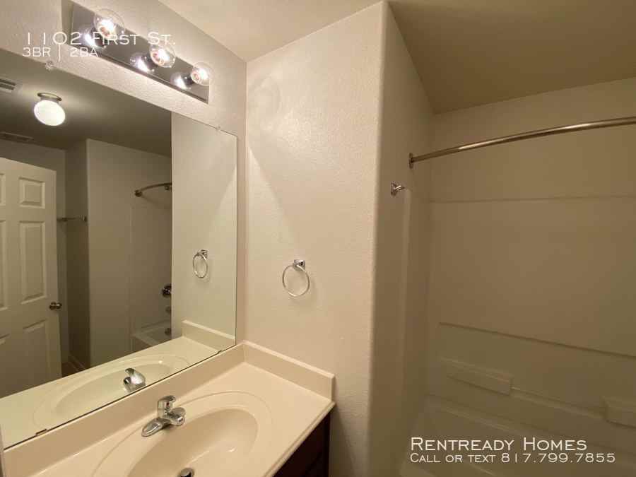 1102 First St. - Photo 2 of 15