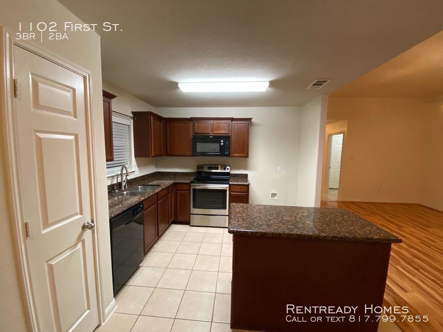 1102 First St. - Photo 3 of 15