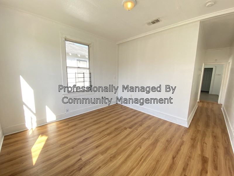 343 S 20th St - Photo 3 of 10