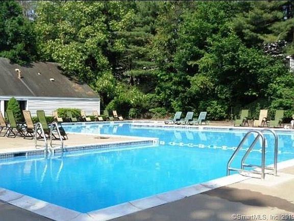 23 Glenview Dr - Photo 2 of 9