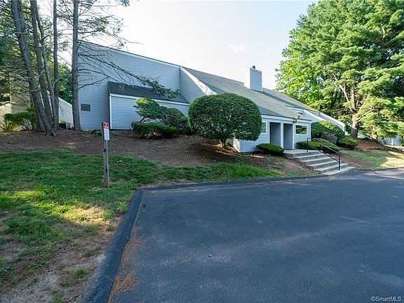 23 Glenview Dr - Photo 3 of 9