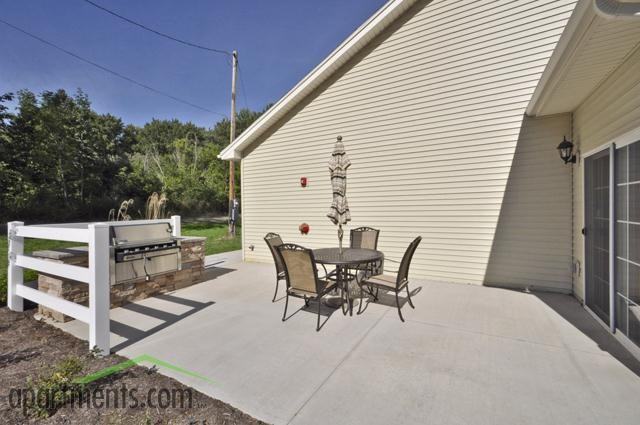 Baker Street Landing - Photo 3 of 10