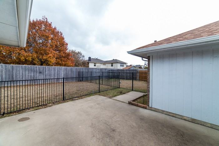 326 Oakhurst Drive - Photo 2 of 19