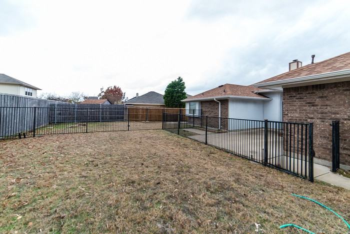 326 Oakhurst Drive - Photo 3 of 19