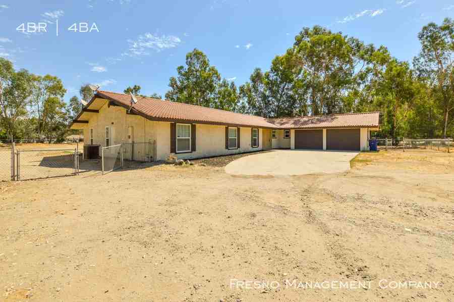 12353 N. Friant Rd. - Photo 2 of 26