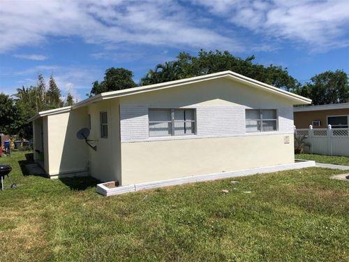 2409 Taft Street - Photo 2 of 6