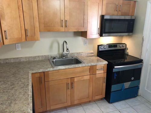 2409 Taft Street - Photo 3 of 6