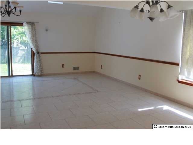 319 Church St - Photo 2 of 12