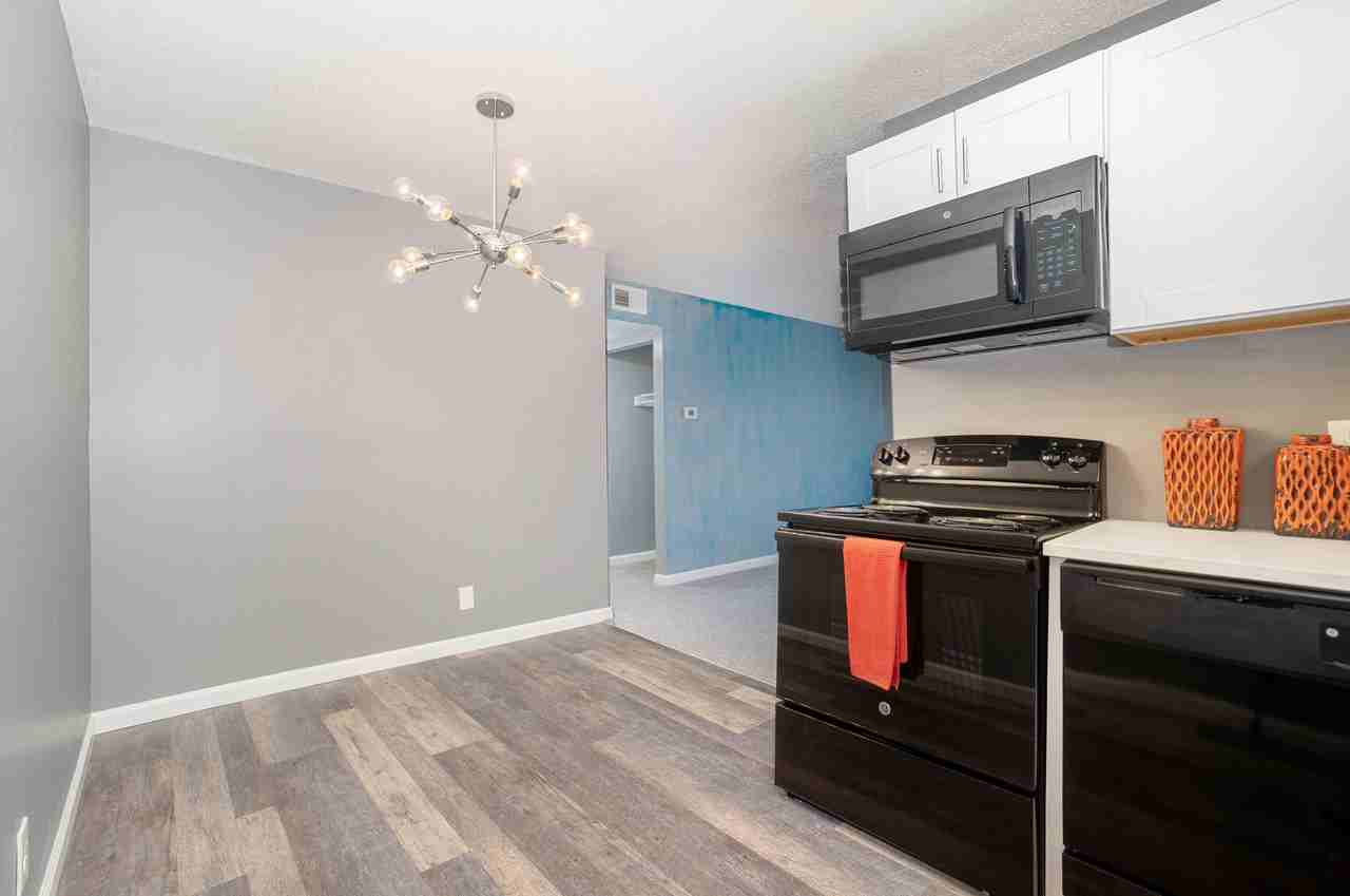 301 Maple Blvd - Photo 3 of 12