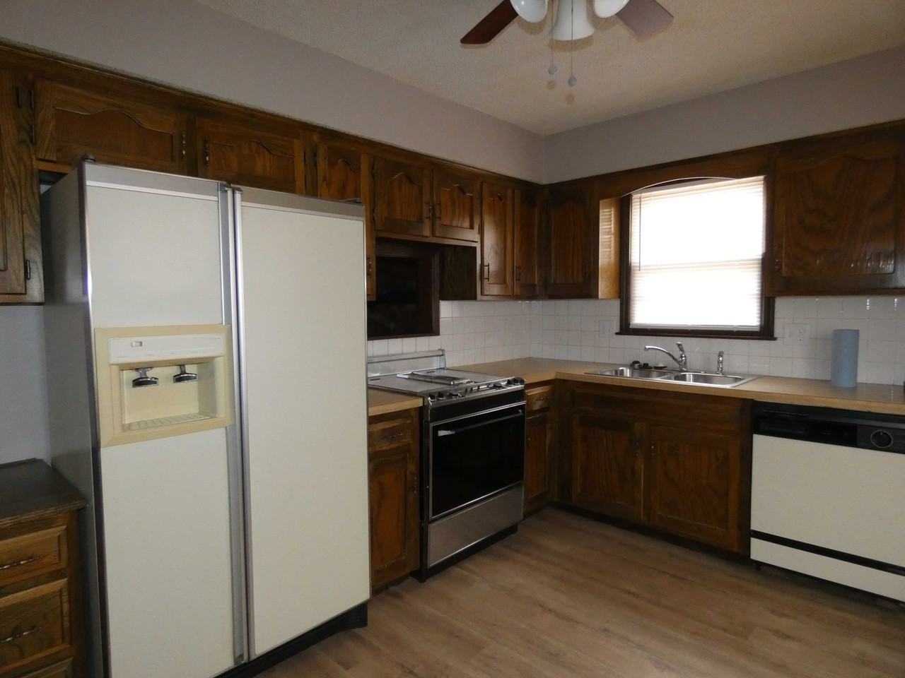 8411 N Pomona - Photo 3 of 10