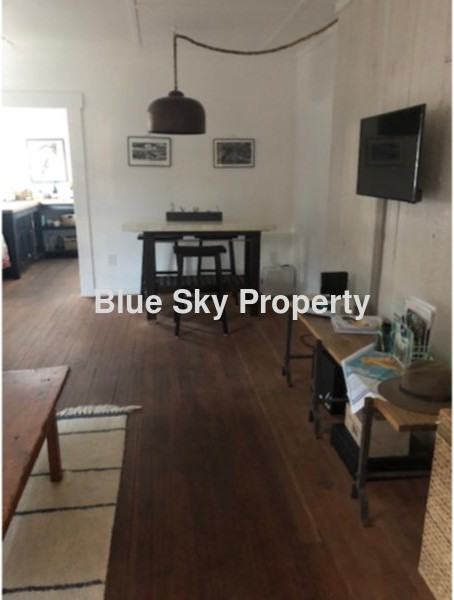 325 Bell St - Photo 3 of 10