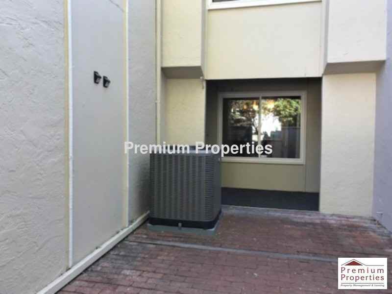 219 Whitney Ct - Photo 2 of 16