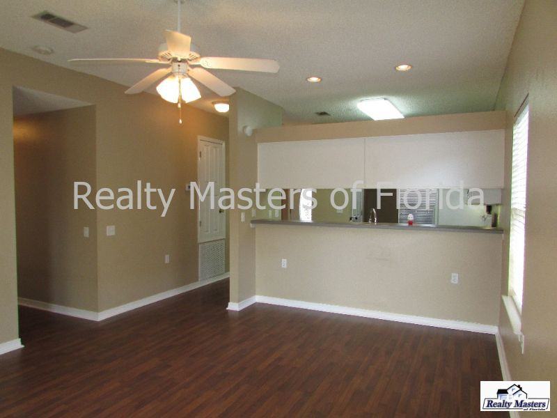 1531 Newcastle Way - Photo 2 of 15