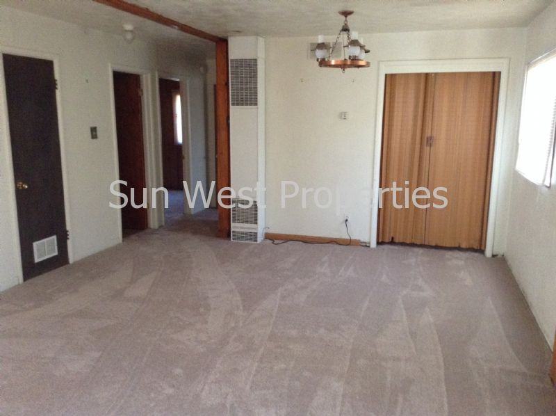 1609 Maple - Photo 2 of 9