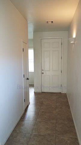 907 E Catkins Pl - Photo 3 of 31