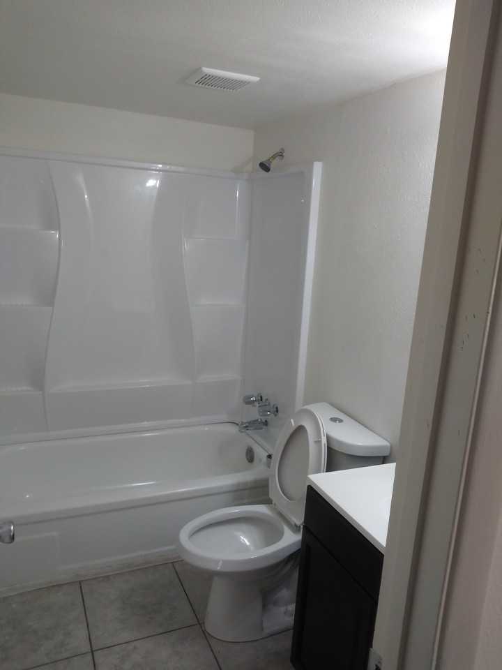 1229 Chelwood Park Boulevard Northeast - Photo 2 of 9