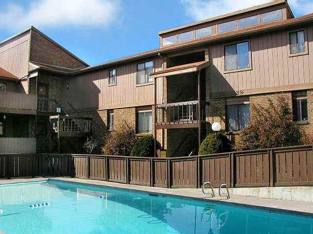 Grandin Club Apartments - Photo 3 of 4