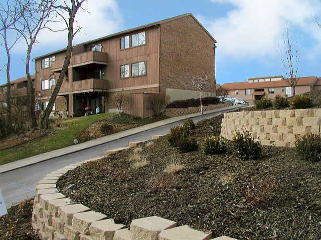 Grandin Club Apartments - Photo 2 of 4