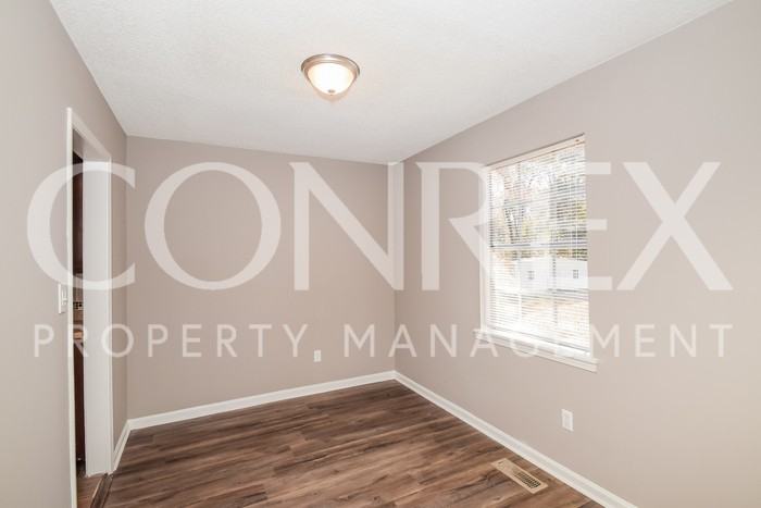 329 West Smithfield Drive - Photo 3 of 8