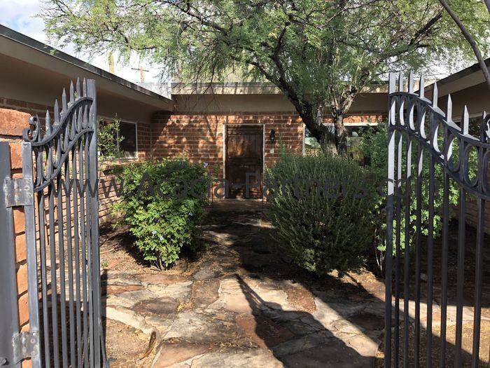 5955 East 5th Street - Photo 2 of 20