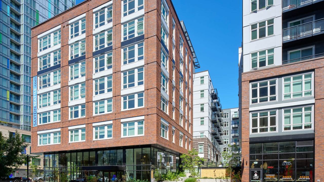 Saxton - Photo 4 of 50