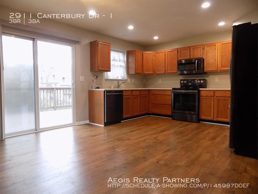 2911 Canterbury Dr #1 - Photo 2 of 31