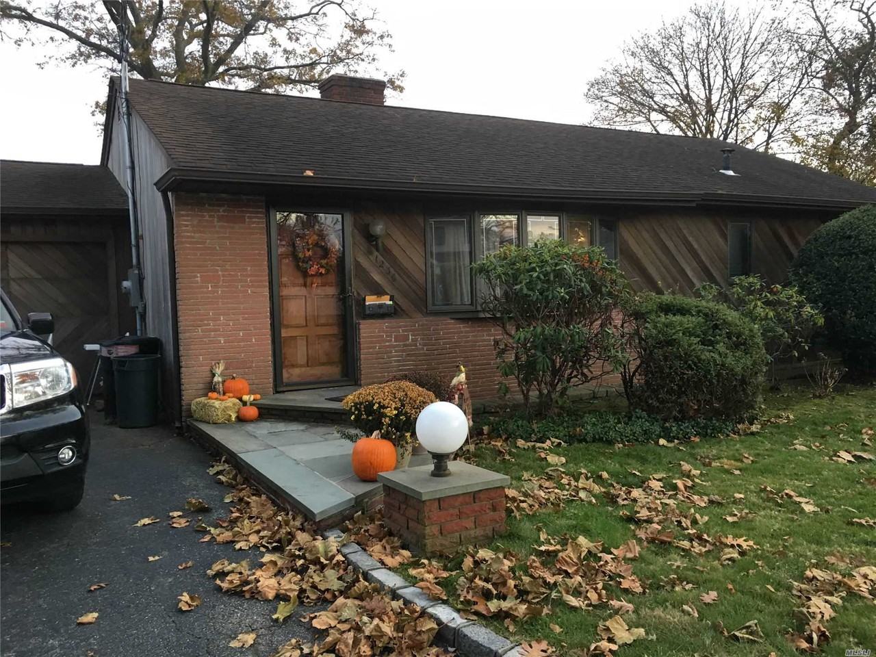 1236 Parkwood Dr - Photo 2 of 7