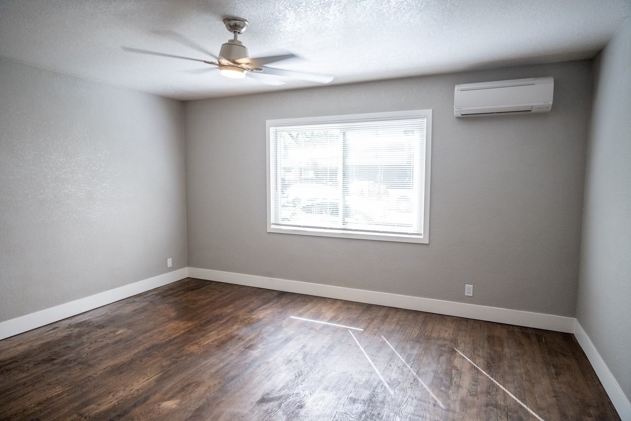 1517 G St - Photo 2 of 10