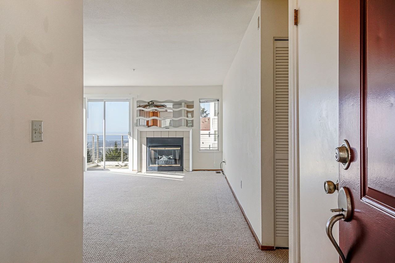 443 Green Ridge Dr 8 #8 - Photo 3 of 30