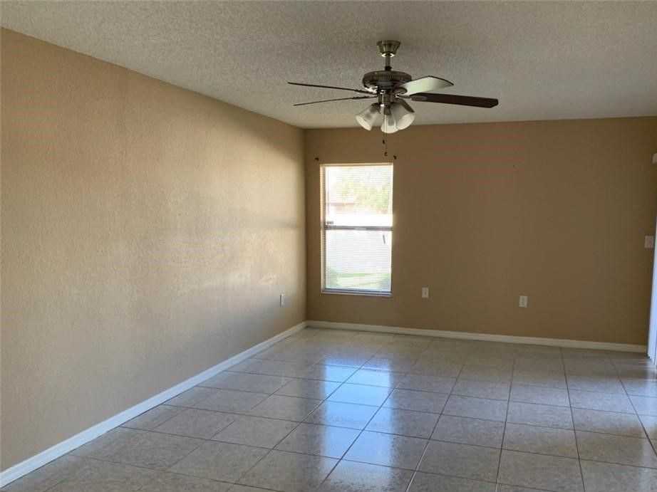 404 Hunter Cir - Photo 3 of 7