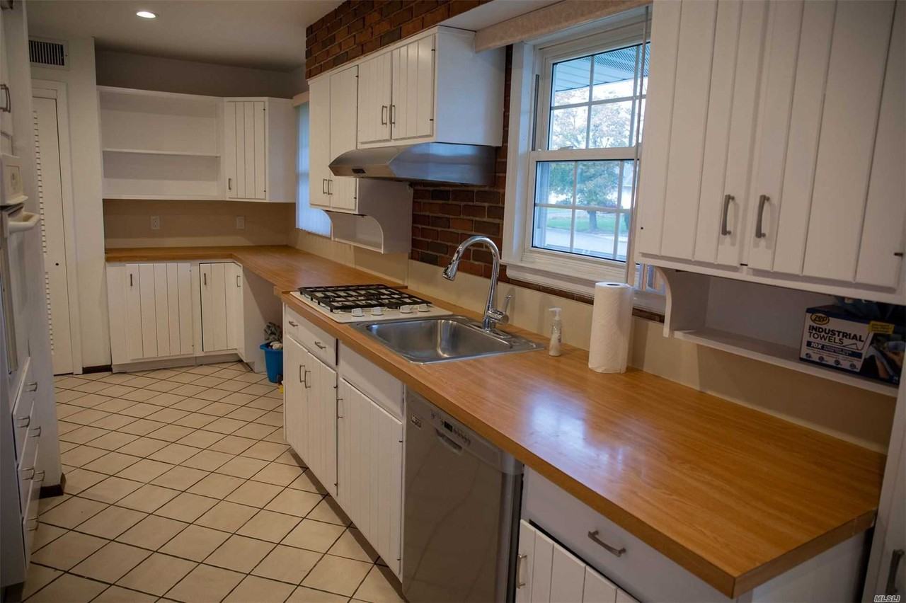 50 Howell Dr - Photo 3 of 6