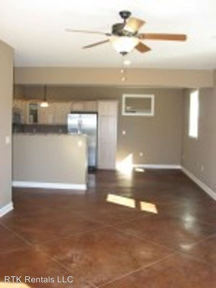 2121 Cherry Hill Dr. - Photo 3 of 27