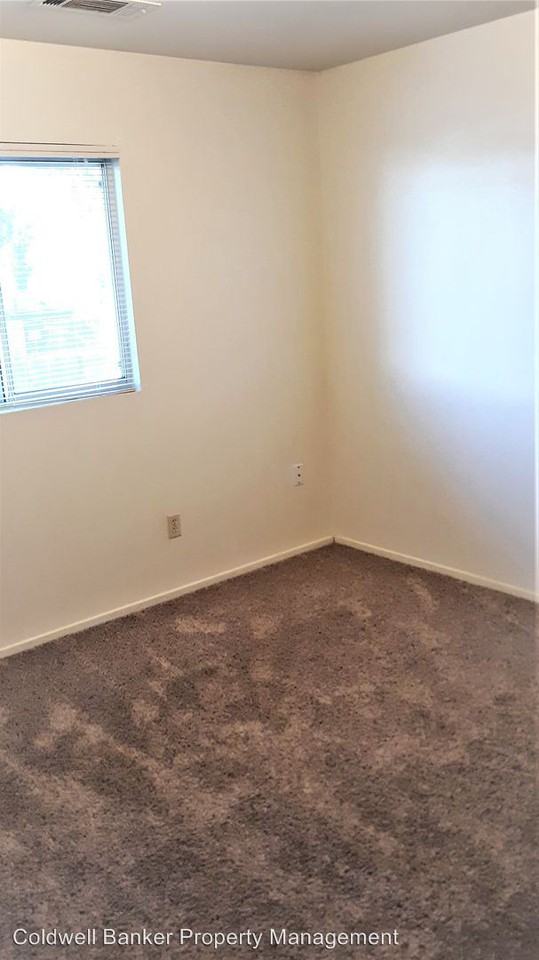 1094 Bond Street A-B - Photo 2 of 3