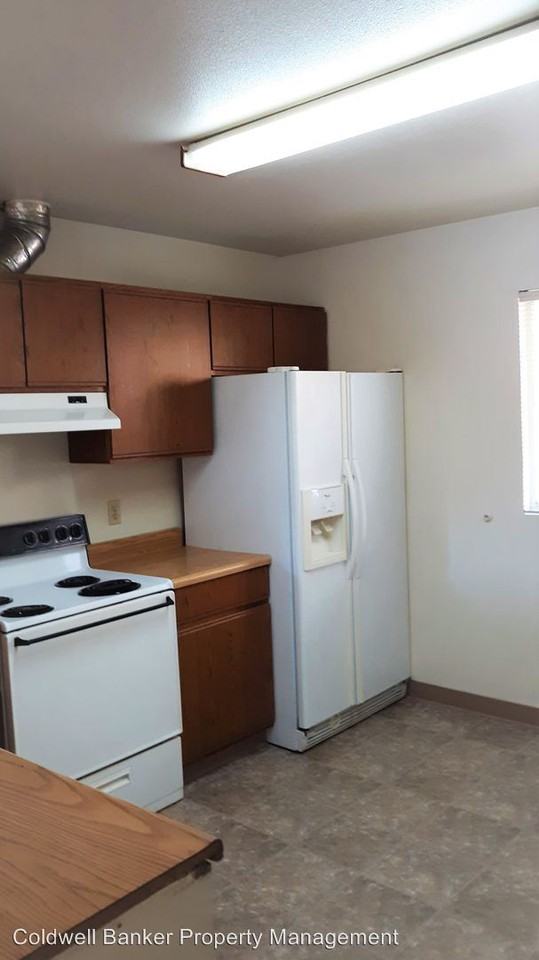 1094 Bond Street A-B - Photo 3 of 3